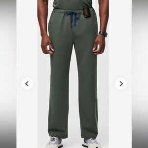 Pisco Basic Scrub Pants. Size M. Color: Moss.